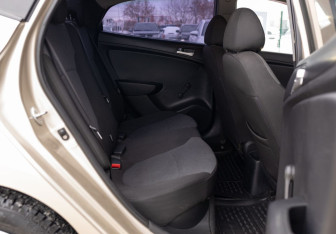 Подержанный автомобиль Hyundai Solaris Sedan 2011 года (17 фото)