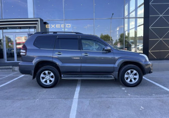 Подержанный автомобиль Toyota Land Cruiser Prado 2007 года (4 фото)