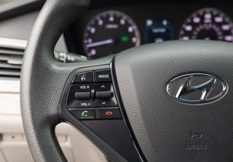 Подержанный автомобиль Hyundai Sonata 2016 года (12 фото)