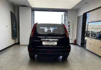 Подержанный автомобиль Nissan X-Trail 2006 года (5 фото)