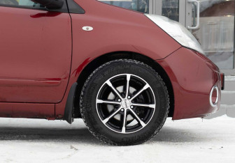 Подержанный автомобиль Nissan Note 2013 года (9 фото)