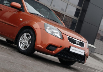 Подержанный автомобиль Kia Rio Hatchback 2009 года (11 фото)