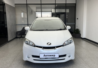 Подержанный автомобиль Toyota Wish Minivan 2010 года (2 фото)