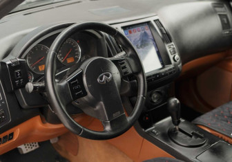 Подержанный автомобиль Infiniti FX 2003 года (11 фото)