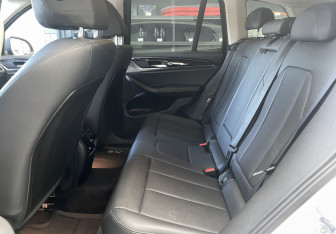 Подержанный автомобиль BMW X3 2018 года (9 фото)