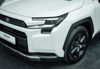 Новый Toyota RAV4 2025 (4 фото)