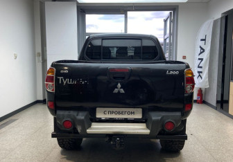 Подержанный автомобиль Mitsubishi L200 2007 года (6 фото)