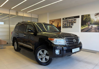 Подержанный автомобиль Toyota Land Cruiser Suv 2012 года (4 фото)