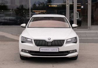 Подержанный автомобиль Skoda Superb Liftback 2018 года (2 фото)