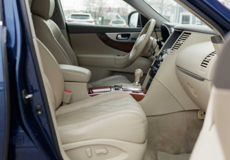 Подержанный автомобиль Infiniti FX 2012 года (19 фото)