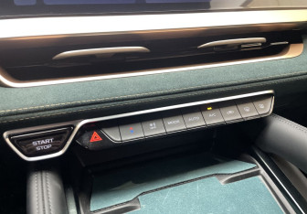 Подержанный автомобиль Geely Monjaro 2023 года (16 фото)