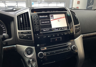 Подержанный автомобиль Toyota Land Cruiser Suv 2013 года (16 фото)