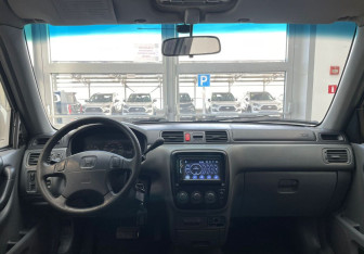 Подержанный автомобиль Honda CR-V 1998 года (11 фото)