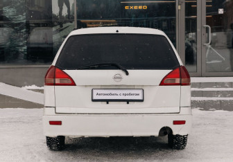 Подержанный автомобиль Nissan Wingroad 2002 года (6 фото)