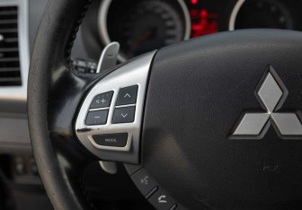 Подержанный автомобиль Mitsubishi Outlander 2008 года (12 фото)