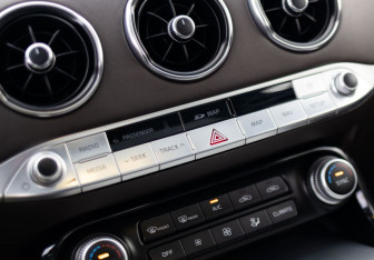 Подержанный автомобиль Kia Stinger 2018 года (15 фото)