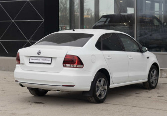 Подержанный автомобиль Volkswagen Polo Sedan 2016 года (5 фото)