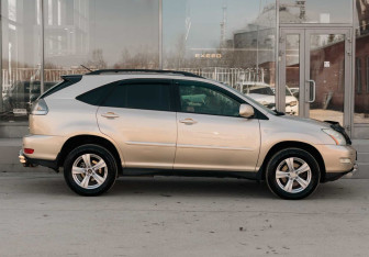 Подержанный автомобиль Lexus RX 2003 года (4 фото)