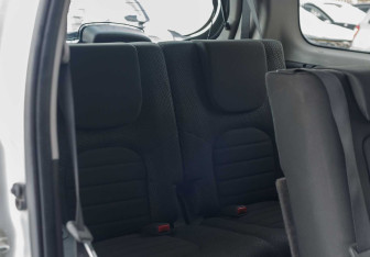 Подержанный автомобиль Nissan Pathfinder 2011 года (19 фото)