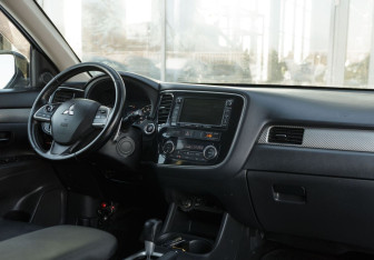 Подержанный автомобиль Mitsubishi Outlander 2013 года (10 фото)