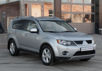 Подержанный автомобиль Mitsubishi Outlander 2008 года (3 фото)