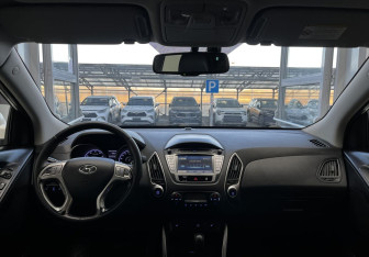 Подержанный автомобиль Hyundai ix35 2011 года (9 фото)