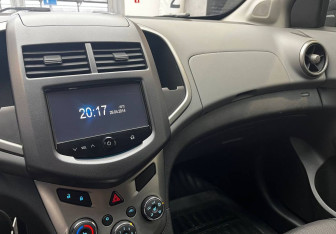 Подержанный автомобиль Chevrolet Aveo Sedan 2014 года (9 фото)