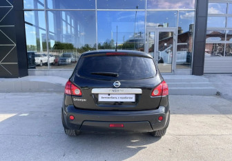 Подержанный автомобиль Nissan Qashqai 2008 года (6 фото)