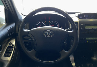 Подержанный автомобиль Toyota Land Cruiser Prado 2008 года (11 фото)