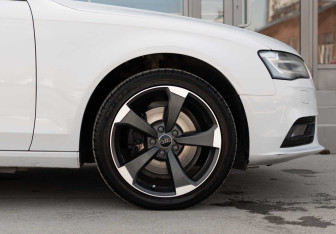 Подержанный автомобиль Audi A4 Sedan 2014 года (9 фото)