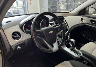Подержанный автомобиль Chevrolet Cruze Sedan 2011 года (7 фото)