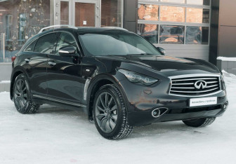 Подержанный автомобиль Infiniti FX 2010 года (3 фото)