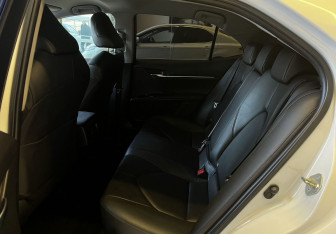 Подержанный автомобиль Toyota Camry Sedan 2021 года (14 фото)