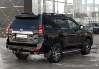 Подержанный автомобиль Toyota Land Cruiser Prado 2019 года (5 фото)