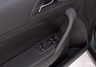 Подержанный автомобиль Skoda Yeti 2012 года (15 фото)