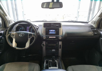Подержанный автомобиль Toyota Land Cruiser Prado 2012 года (8 фото)