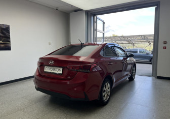 Подержанный автомобиль Hyundai Solaris Sedan 2017 года (4 фото)