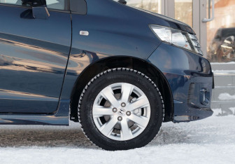 Подержанный автомобиль Honda Freed 2011 года (9 фото)