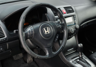 Подержанный автомобиль Honda Accord Sedan 2006 года (11 фото)