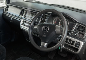 Подержанный автомобиль Honda Stepwgn 2003 года (11 фото)