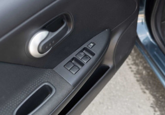 Подержанный автомобиль Nissan Note 2012 года (16 фото)
