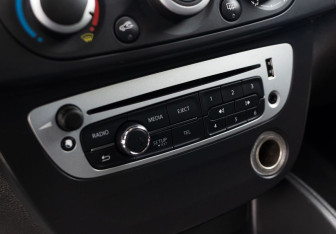 Подержанный автомобиль Renault Fluence 2013 года (14 фото)