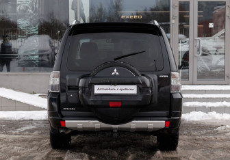 Подержанный автомобиль Mitsubishi Pajero 2006 года (6 фото)