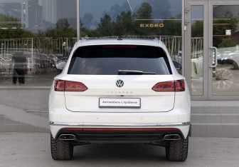 Подержанный автомобиль Volkswagen Touareg 2021 года (6 фото)