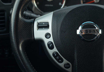 Подержанный автомобиль Nissan X-Trail 2010 года (12 фото)