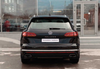 Подержанный автомобиль Volkswagen Touareg 2021 года (6 фото)