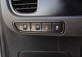 Подержанный автомобиль Kia Rio Sedan 2017 года (16 фото)