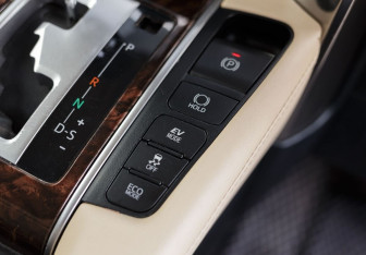 Подержанный автомобиль Toyota Alphard 2018 года (16 фото)