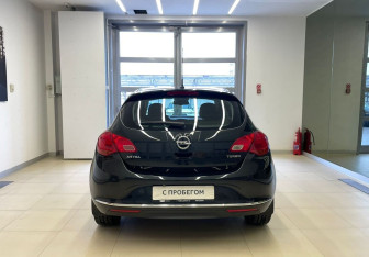 Подержанный автомобиль Opel Astra Hatchback 2014 года (6 фото)