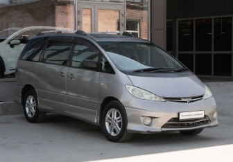 Подержанный автомобиль Toyota Estima 2005 года (3 фото)